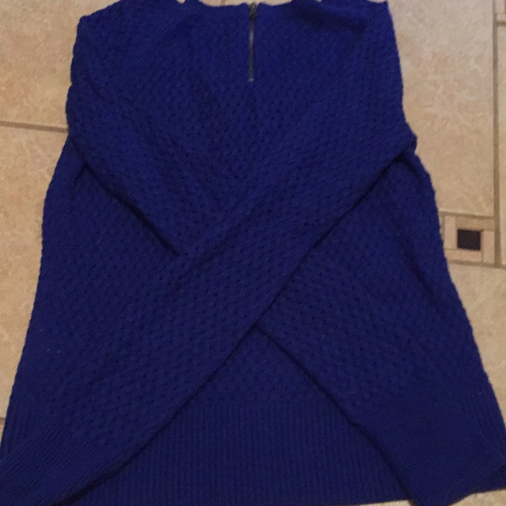sweater - Picture 4 of 4